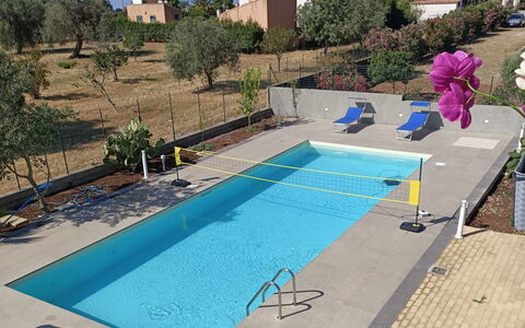 Scrusciu Do Vientu: Piscine, Composite, Recours, Mobilier De Jardin, Ombre, Loisir, Dalle, Caractéristique De L'Eau, Balancelle, Tuile