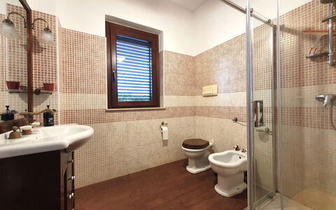 Scrusciu Do Vientu: Luminaire Plomberie, Sol, Salle De Bains, Design Intérieur, Sol, Toilette, Siège De Toilette, Plomberie, Robinet, Évier