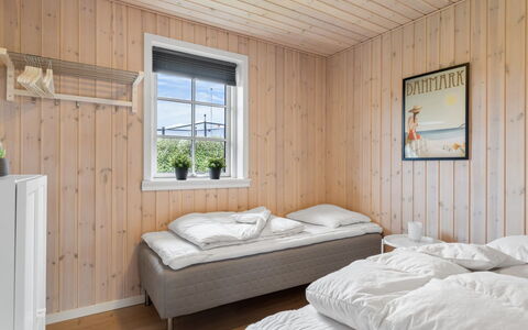 Rixa - 350M from the Sea: Bois, Chambre, Lit, Sol, Literie, Drap De Lit, Cadre De Lit, Dur, Plafond, Planche