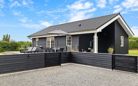 Rixa - 350M from the Sea: Toit, Maison, Chalet, Domicile, Siding, Porte, Porche, Ombre, Conception