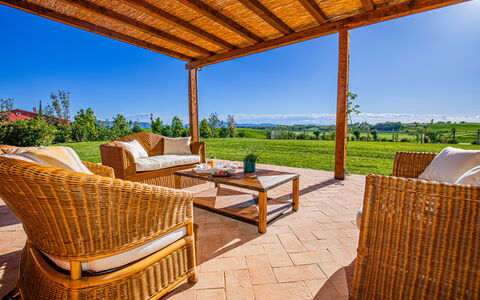 Villa Lodolaio: Meubles, Lot Terre, Mobilier De Jardin, Chaise, Tache De Bois, Ombre, Plate-Forme, Jardin, Recours, Dur