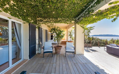 La Terrazza sul Mare: Ombre, Recours, Eco Hôtel, Porche, Mobilier De Jardin, Balcon, Tropiques, Chaise, Villa, Plate-Forme
