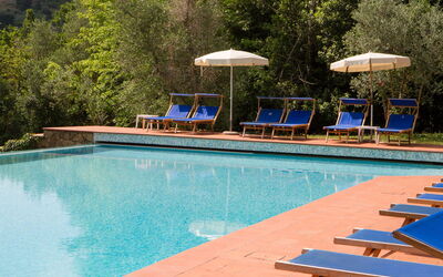 Relais de Ricci: Bleu, Piscine, Recours, Meubles, Eco Hôtel, Balancelle, Mobilier De Jardin, Ombre, Thermes, Hôtel