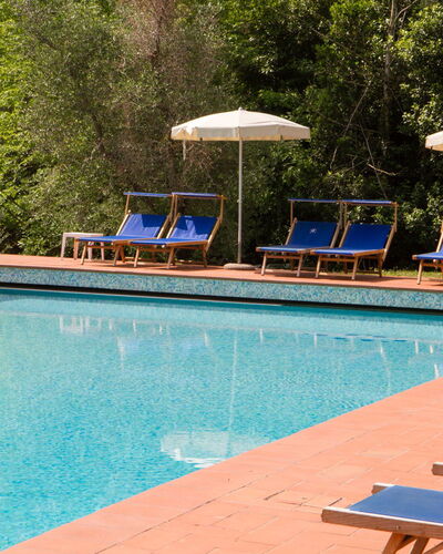 Relais de Ricci: Bleu, Piscine, Recours, Meubles, Eco Hôtel, Balancelle, Mobilier De Jardin, Ombre, Thermes, Hôtel