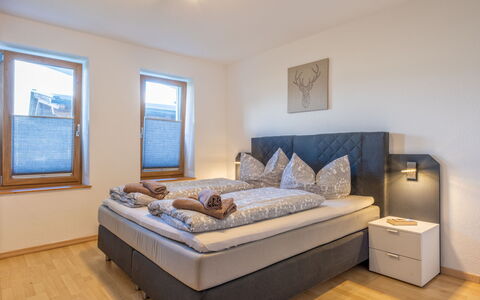 Fügen 601: Design Intérieur, Lit, Chambre, Meubles, Bois, Sol, Sol, Pièce, Drap De Lit, Literie