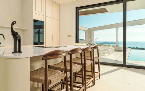 Five K: Appartement, Design Urbain, Balcon, Condominium, Chaise, Hôtel, Plante D'Appartement, Table Cuisine Et Salle A Manger