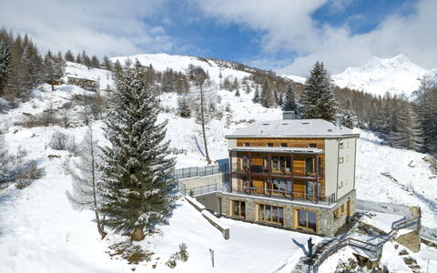 Madesimo 642: Appartement, Design Urbain, Balcon, Condominium, Chaise, Hôtel, Plante D'Appartement, Table Cuisine Et Salle A Manger