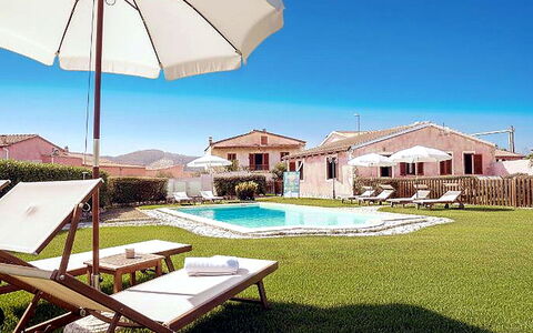Azzurra: Recours, Piscine, Balancelle, Villa, Ville Resort, Hôtel, Parapluie, Mobilier De Jardin