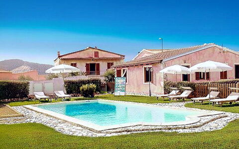 Azzurra: Recours, Piscine, Balancelle, Villa, Ville Resort, Hôtel, Parapluie, Mobilier De Jardin