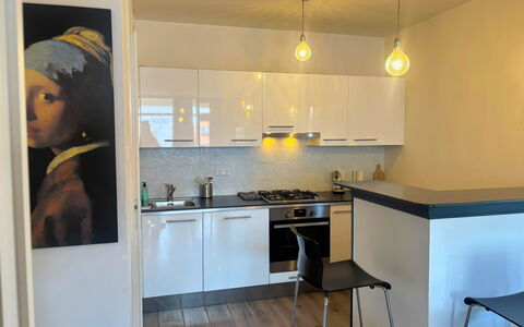 Bella: Meubles, Design Intérieur, Comptoir, Cuisine, Sol, Appareil De Cuisine, Mur, Principaux Appliance, Bois, Sol