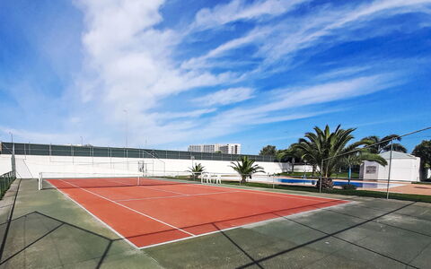Manelito House - Sunny Way: Court De Tennis, Ombre, Tennis, Gazon Artificiel, Piscine, Recours, Hôtel