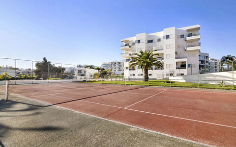 Manelito House - Sunny Way: Jour, Bâtiment, Appartement, Zone Résidentielle, Ville, Architecture, Condominium, Ombre, Usage Mixte, Balcon