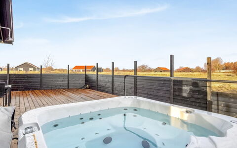 Thorin - 1.2Km from the Sea: Chalet, Arrière-Cour, Cour, Batiments Jardin, Cabanon, Siding, Mobilier De Jardin, Cabane En Rondins, Structure En Plein Air, Cabane