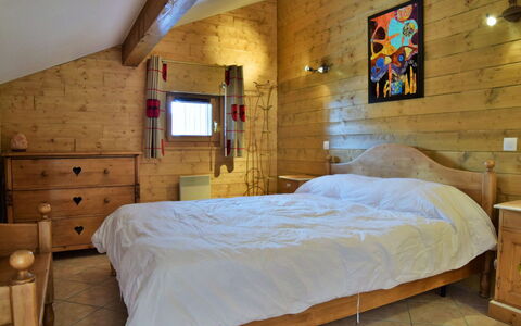 Balcons des Pistes C: Meubles, Lit, Design Intérieur, Chambre, Bois, Sol, Sol, Plafond, Pièce, Drap De Lit