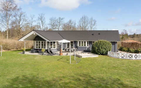 Esben - 11Km from the Sea: Toit, Maison, Domicile, Chalet, Siding, Biens, Allée, Batiments Jardin, Cour, Cabanon