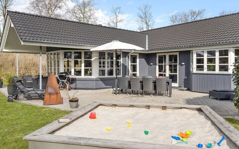 Esben - 11Km from the Sea: Toit, Maison, Domicile, Chalet, Siding, Biens, Allée, Batiments Jardin, Cour, Cabanon
