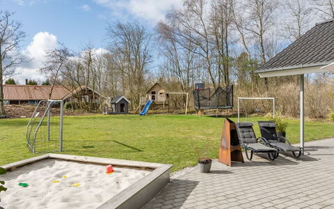 Esben - 11Km from the Sea: Toit, Maison, Domicile, Chalet, Siding, Biens, Allée, Batiments Jardin, Cour, Cabanon