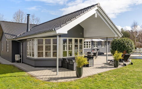 Esben - 11Km from the Sea: Toit, Maison, Domicile, Chalet, Siding, Biens, Allée, Batiments Jardin, Cour, Cabanon