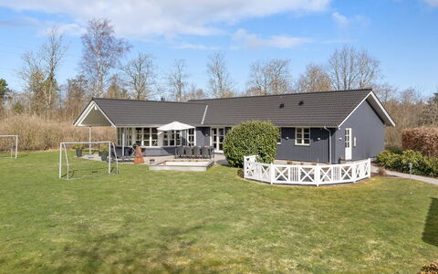 Esben - 11Km from the Sea: Toit, Maison, Domicile, Chalet, Siding, Biens, Allée, Batiments Jardin, Cour, Cabanon