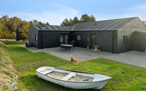 Antomine - 150M from the Sea: Toit, Maison, Domicile, Chalet, Siding, Biens, Allée, Ferme, Cabanon, Batiments Jardin