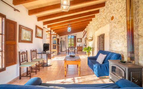 Son Estaras: Meubles, Bois, Sol, Design Intérieur, Sol, Plafond, Chaise, Pièce, Tache De Bois, Salon