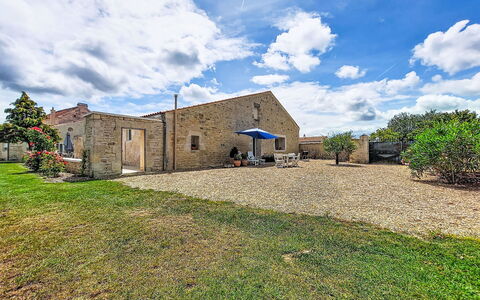 Geay 600: Ciel, Bleu, Maison, Zone Rurale, Lot Terre, Domicile, Plaine, Établissements Humains, Chalet, Biens