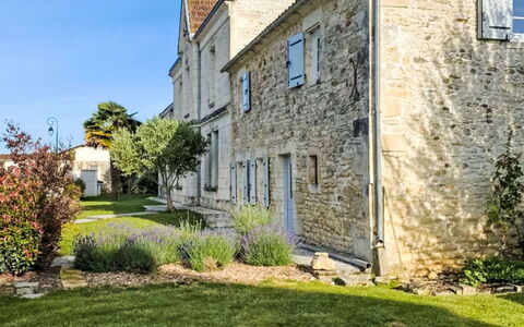 Geay 600: Mur, Bâtiment, Fenêtre, Façade, Maison, Architecture, Zone Résidentielle, Domicile, Biens, Chalet