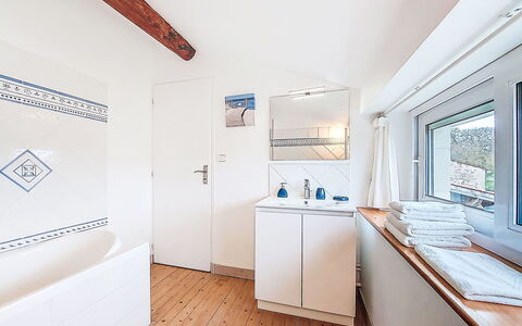 Geay 600: Sol, Sol, Design Intérieur, Plafond, Luminaire Plomberie, Pièce, Appartement, Salle De Bains, Robinet, Plomberie