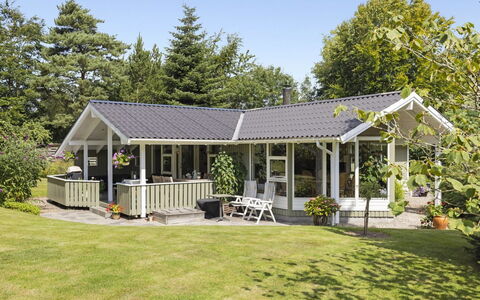 Franke - 1.2Km from the Sea: Toit, Porche, Maison, Domicile, Chalet, Jardin, Porte, Couverture De Sol, Biens