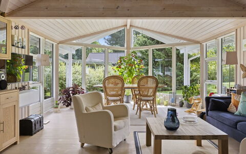 Franke - 1.2Km from the Sea: Meubles, Design Intérieur, Bois, Plafond, Canapé, Chaise, Salon, Domicile, Sol, Table