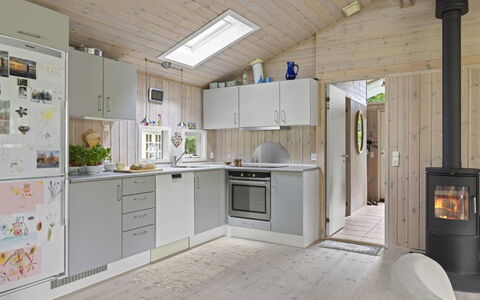 Franke - 1.2Km from the Sea: Cuisine, Bois, Principaux Appliance, Design Intérieur, Meubles, Appareil De Cuisine, Domicile, Comptoir, Sol, Pièce