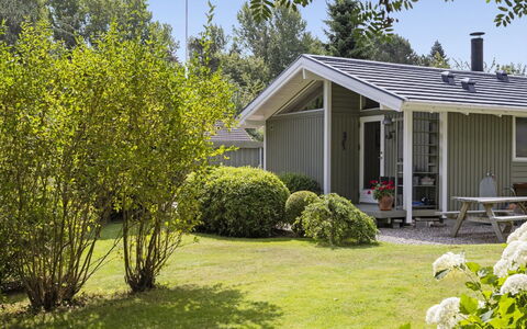 Franke - 1.2Km from the Sea: Arbuste, Domicile, Maison, Chalet, Jardin, Toit, Couverture De Sol, Siding, Batiments Jardin