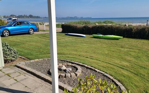 Assarina - 15M from the Sea: Domicile, Toit, Maison, Porte, Chalet, Ombre, Jardin, Couverture De Sol, Porche, Cour