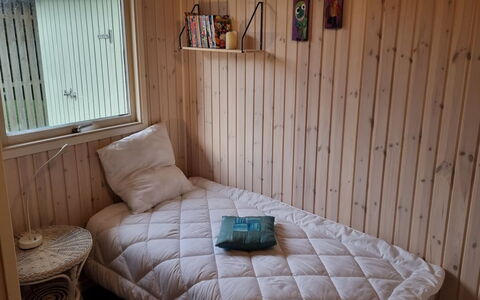 Assarina - 15M from the Sea: Bois, Sol, Sol, Chambre, Design Intérieur, Meubles, Lit, Pièce, Drap De Lit, Literie