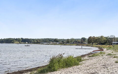 Assarina - 15M from the Sea: L'Eau, Ressources En Eau, Plan D'Eau, Côte, Horizon, Cotiers Et Relief Océaniques, Rive, Voie Navigable, Banque, Cours D'Eau