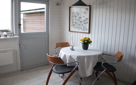 Hilde - 75M from the Sea: Meubles, Bois, Design Intérieur, Chaise, Salle À Manger, Table, Sol, Table Cuisine Et Salle A Manger, Sol, Éclairage