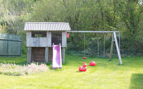 Hilde - 75M from the Sea: Jardin, Arrière-Cour, Pelouse, Cour, Cabanon, Équipement Extérieur Play, Aménagement Paysager, Toboggan