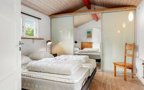 Ensio - 1.2Km from the Sea: Design Intérieur, Chambre, Meubles, Lit, Plafond, Sol, Éclairage, Domicile, Drap De Lit, Pièce