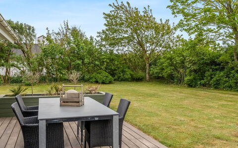 Ensio - 1.2Km from the Sea: Meubles, Mobilier De Jardin, Arbuste, Tableau De Plein Air, Jardin, Lot Terre, Table, Chaise, Table Cuisine Et Salle A Manger
