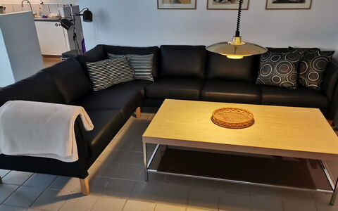 Ensio - 1.2Km from the Sea: Meubles, Mobilier De Jardin, Vaisselle, Table, Drinkware, Chaise, Tableau De Plein Air, Aliments, Bouteille