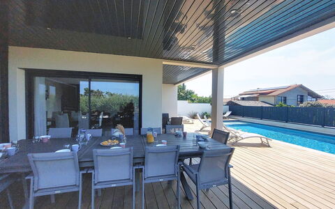 Villa Dune: Piscine, Architecture, Meubles, Mobilier De Jardin, Domicile, Zone Résidentielle, Ombre, Chaise, Toit, Composite