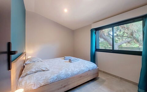 Maison Dune: Design Intérieur, Meubles, Lit, Chambre, Mur, Bois, Sol, Sol, Plafond, Drap De Lit