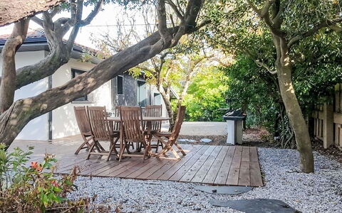 Maison Dune: Bois, Ombre, Jardin, Passerelle, Arrière-Cour, Dalle, Béton, Mobilier De Jardin, Aménagement Paysager, Cour
