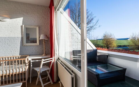 Beach House Bruinisse: Meubles, Appartement, Chaise, Balcon, Daylighting, Linge, Plante D'Appartement, Mobilier De Jardin, Appartement Penthouse