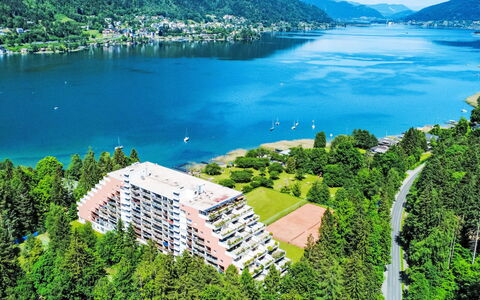 Studio Landskron Seezugang: Vue Du Ciel, Attraction Touristique, Station De Montagne, Photographie Aérienne, Côte, Baie, Du Son, Ville Resort, Recours