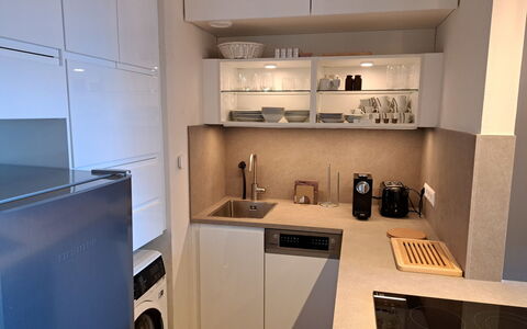 Studio Landskron Seezugang: Appareil De Cuisine, Principaux Appliance, Cuisine, Design Intérieur, Comptoir, Sol, Bois, Électroménager, Cabinetry, Meubles