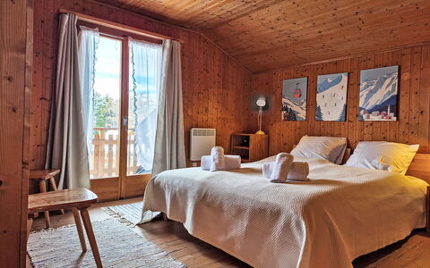 La Tanière: Bois, Meubles, Chambre, Domicile, Maison, Design Intérieur, Drap De Lit, Lit, Linge, Literie