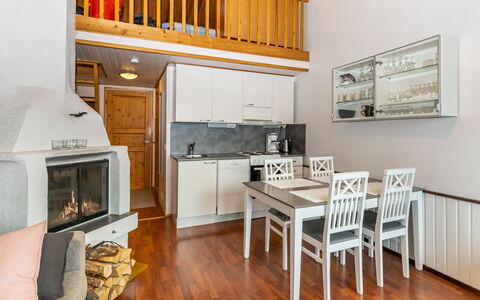 Lumikeidas: Meubles, Design Intérieur, Bois, Sol, Sol, Pièce, Plafond, Canapé, Salon, Appartement