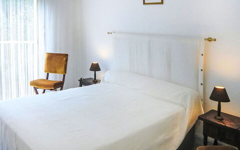 Les Jardins de L'Ermitage: Lit, Meubles, Chambre, Literie, Drap De Lit, Design Intérieur, Sol, Sol, Bois, Linge