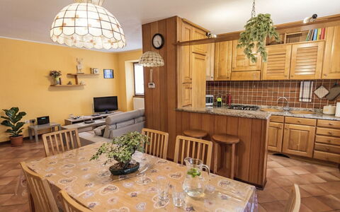 House Bigio: Meubles, Design Intérieur, Cuisine, Sol, Bois, Plafond, Pièce, Sol, Cabinetry, Comptoir